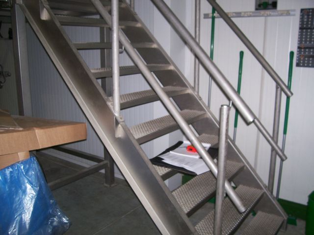Voorbeeld van een vaste rvs trap